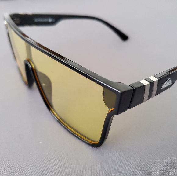 Quicksilver Black Men's Sunglasses - Picture 1 of 3